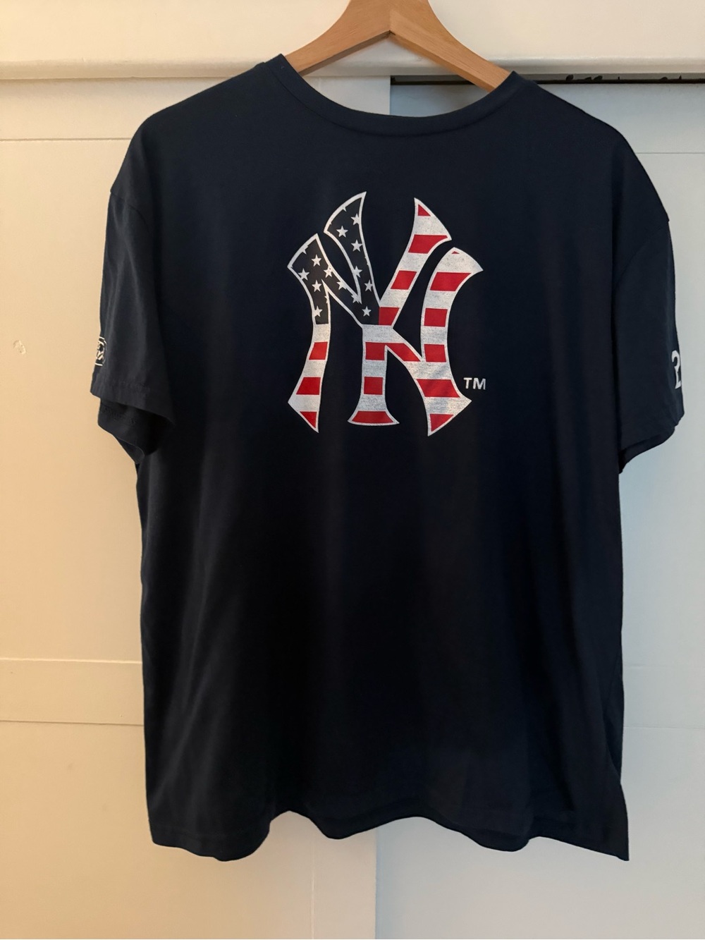 New York Yankees Short Sleeve Tee - Navy with American Flag Logo - Picture 4 of 4